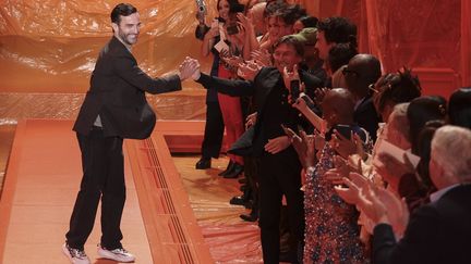 Le couturier Nicolas Ghesquière lors du défilé printemps/automne 2024 à Paris, 2 octobre 2023 (VIANNEY LE CAER / AP / SIPA / SIPA)