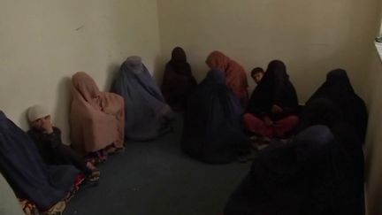 Afghanistan : face à une crise économique sévère, les talibans répriment la mendicité. (FRANCEINFO)