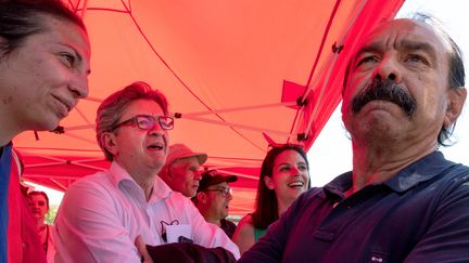 Le chef de file de LFI Jean-Luc Mélenchon (G) et Philippe Martinez, le secrétaire général de la CGT, ne sont pas dans les meilleurs termes depuis quelques semaines. (Photo de 2020) (THIERRY ZOCCOLAN / AFP)