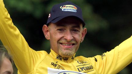 Marco Pantani, le 2 ao&ucirc;t 1998, lors de sa victoire sur le Tour de France.&nbsp; (PAUL HANNA / REUTERS )