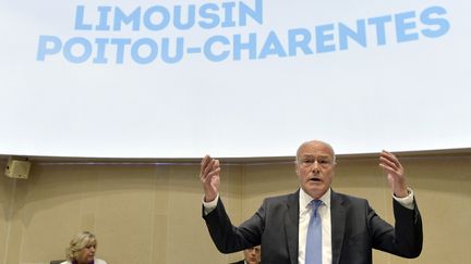 Le nouveau président PS de la région&nbsp;Aquitaine-Limousin-Poitou-Charentes,&nbsp;Alain Rousset, le 4 janvier 2016, lors de son élection à Bordeaux (Gironde). (GEORGES GOBET / AFP)