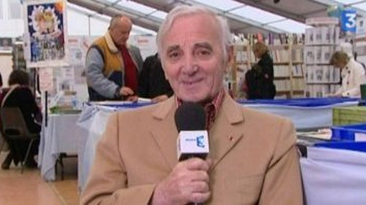 Charles Aznavour Invite D Honneur De La Foire Du Livre De Saint Louis