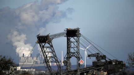 Vue de la mine à ciel ouvert d'Hambach, dans l'ouest de l'Allemagne. (INA FASSBENDER / AFP)