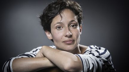 Alice Zeniter a reçu le prix Landerneau des lecteurs pour "L'art de perdre" (Flammarion), le 28 septembre 2017.
 (JOEL SAGET / AFP)