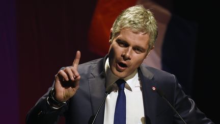 Laurent Wauquiez prononce un discours de campagne en vue des élections régionales, le 9 décembre 2015, à Saint-Etienne (Loire). (PHILIPPE DESMAZES / AFP)