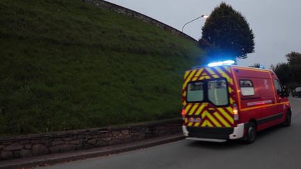 Dans les Côtes-d'Armor, un jeune homme de 21 ans tué après le jet d'un bloc de béton depuis un pont