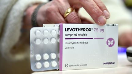 Une boîte du médicament Levothyrox, à Saint Gaudens (Haute-Garonne), le 4 décembre 2017. (REMY GABALDA / AFP)