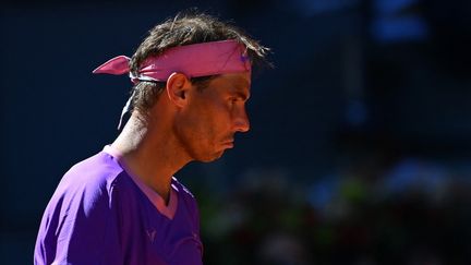 Rafael Nadal durant le quart de final contre Alexander Zverev au tournoi de Madrid, le 7 mai 2021. (GABRIEL BOUYS / AFP)