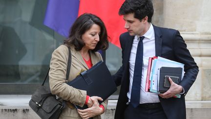 Agnès Buzyn, ministre de la Santé, et Julien Denormandie,&nbsp;ministre auprès de la ministre de la Cohésion des territoires et des Relations avec les collectivités territoriale, le 23 janvier 2019. (LUDOVIC MARIN / AFP)