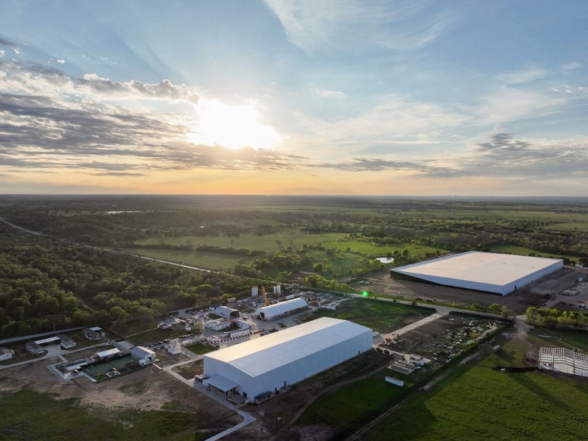 Tesla arrive à Perpignan : la marque d'Elon Musk ouvre son premier centre  dans les PO