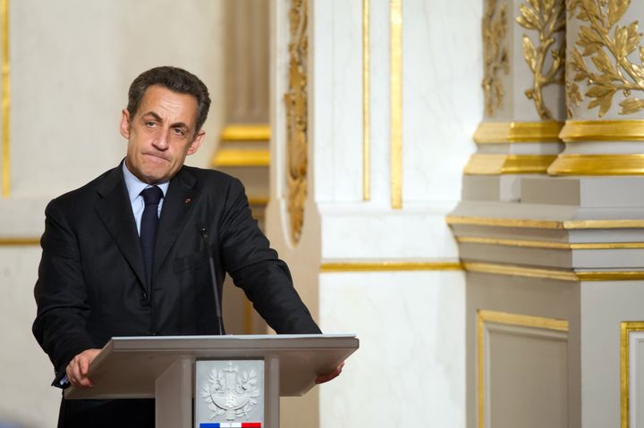 Nicolas Sarkozy, le 18 avril 2012 à l'Elysée, lors d'une conférence de presse avc son homologue sénagalais, Macky Sall. (BERTRAND LANGLOIS / AFP)