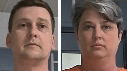 Ces photos non datées de Jonathan Toebbe et Diana Toebbe&nbsp;ont été prises avec l'autorisation de la West Virginia Regional Jail and Correctional Facility Authority à Charleston, en Virginie occidentale.&nbsp; (WEST VIRGINIA REGIONAL JAIL AND CORRECTIONNAL FACILITY AUTHORITY / AFP)