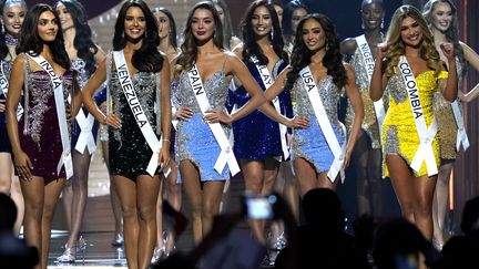 Des participantes à la 71e édition du concours Miss Univers, en Louisiane (Etats-Unis), le 14 janvier 2023. (TIMOTHY A. CLARY / AFP)