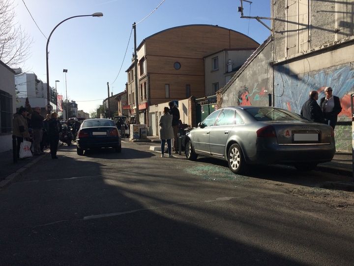 La Seat Leon a été découverte samedi 14 novembre&nbsp;à la place où est à présent garée cette berline Audi, à Montreuil (Seine-Saint-Denis). (CHRISTOPHE RAUZY / FRANCETV INFO)