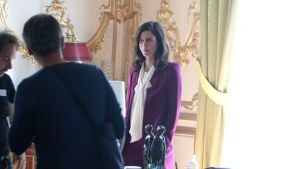 Bordeaux,18 mai 2017 rue Vital Carles, Préfecture. Tournage de la série télévisée Baron noir. Avec Anna Mouglalis, la presidente, et Patrick Rocca, le premier Ministre, avec Ziad Doueiri à la réalisation. (DAVID THIERRY / SUD OUEST / MAXPPP)