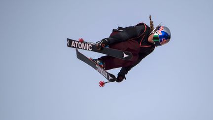 Tess Ledeux dans son élément : l'air