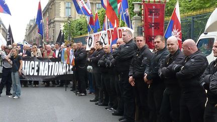 Une manifestation du groupe d'ultra droite Troisi&egrave;me Voie, le 8 mai 2011, &agrave; Paris. (CITIZENSIDE / ANTHONY DEPERRAZ / AFP)