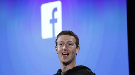 Le fondateur de Facebook, Mark Zuckerberg, le 4 avril 2013, lors d'une conf&eacute;rence de presse &agrave; Menlo Park (Californie, Etats-Unis). (ROBERT GALBRAITH / REUTERS)