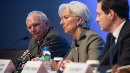 Le ministre des Finances allemand, Wolfgang Sch&auml;uble, aux c&ocirc;t&eacute;s de la directrice du Fonds mon&eacute;taire international, Christine Lagarde, &agrave; Washington (Etats-Unis), le 16 avril 2015. (NICHOLAS KAMM / AFP)