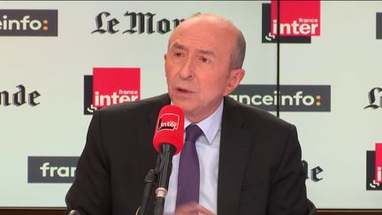 Gérard Collomb, ministre de l'Intérieur, était l'invité de "Questions politiques" sur France Inter en partenariat avec franceinfo. (RADIO FRANCE / FRANCEINFO)