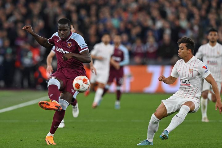 Kurt&nbsp;Zouma lors du huitième de finale retour de Ligue&nbsp;Europa entre West Ham et Séville, le 17&nbsp;mars (GLYN KIRK / AFP)