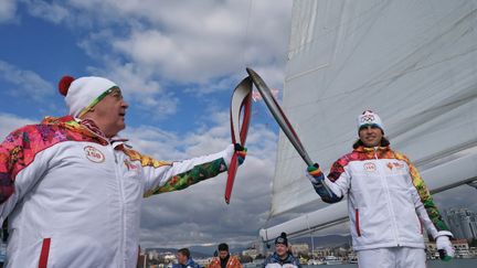 La flamme olympique arrive &agrave; Sotchi (Russie), le 5 f&eacute;vrier 2014. ( REUTERS)