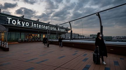 L'aéroport Haneda de Tokyo (Japon), en décembre 2020. (PHILIP FONG / AFP)