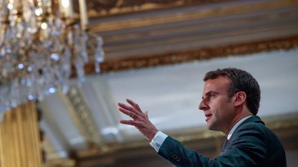 Emmanuel Macron s'adresse aux pompiers qui sont intervenus lors de l'incendie de la cathédrale Notre-Dame de Paris, jeudi 18 avril 2019 au palais de l'Elysée, à Paris. (CHRISTOPHE PETIT TESSON / AFP)