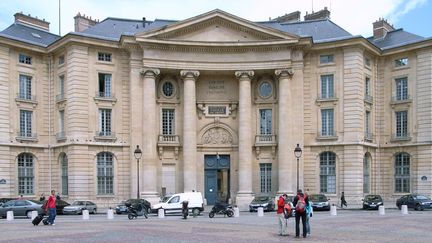 Entrée de la faculté de droit de l'Université Panthéon-Sorbonne (Paris). (Wikimedia Commons)