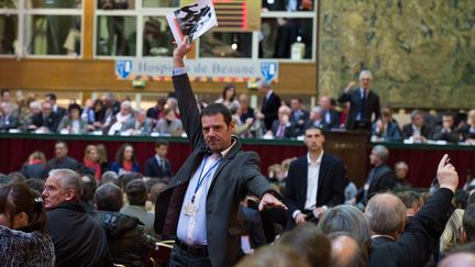 Dans la salle de vente des vins des Hospices de Beaune (C&ocirc;te-d'Or), le 17 novembre 2013. (  MAXPPP)