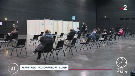 Dans un vaccinodrome. (France 2)