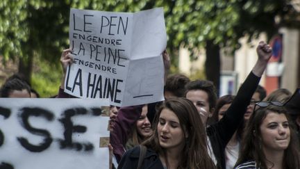 Des jeunes manifestent contre le Front national, le 27 mai 2014 &agrave; Rennes (Ille-et-Vilaine). (EMMANUEL BROSSIER / CITIZENSIDE.COM / AFP)