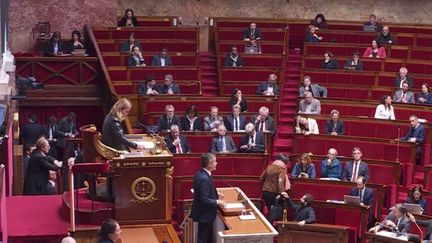 Loi immigration : la commission mixte paritaire se réunit ce lundi 18 décembre