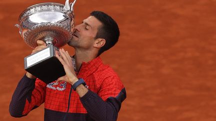 Nivak Djokovic décroche un 23e titre du Grand Chelem, le 11 juin 2023 à Roland-Garros. (THOMAS SAMSON / AFP)