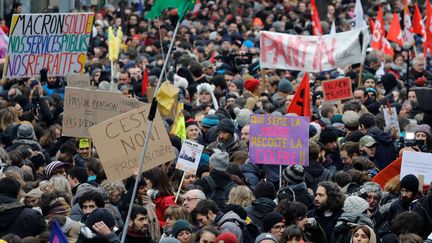 De nombreux professeurs ont participé à la manifestation contre la réforme des retraites à Paris, le 5 décembre 2019. (THOMAS SAMSON / AFP)