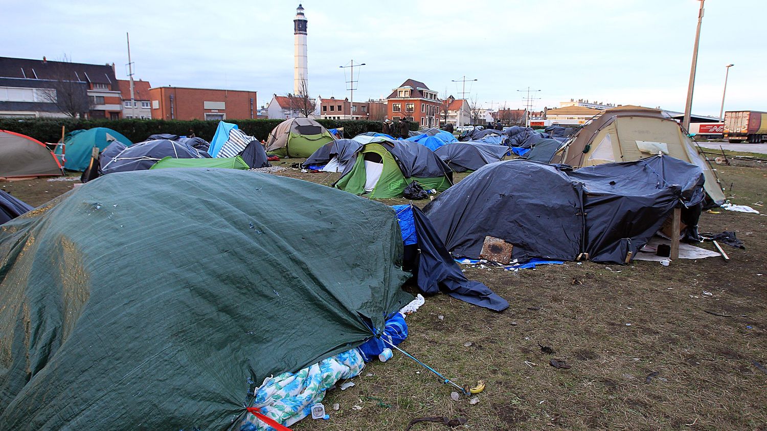 VIDEO. Des camps de migrants évacués à Calais