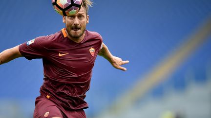 Francesco Totti est éternel sous le maillot romain (ALBERTO PIZZOLI / AFP)