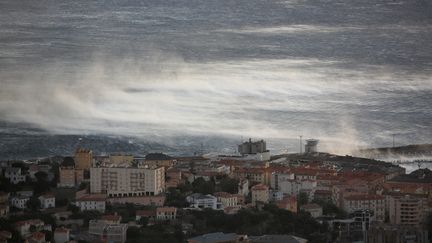 Une tempête au large de Bastia (Haute-Corse), le 17 janvier 2018. (MAXPPP)