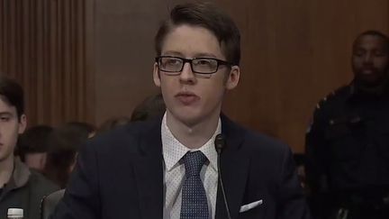 Ethan Lindenberg pendant son audition (&copy; U.S. Senate)