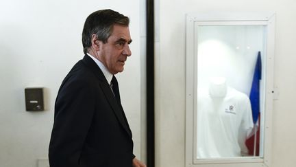 François Fillon arrive au siège des Républicains, lundi 24 avril 2017 à Paris, à l'occasion d'un bureau politique du parti. (MARTIN BUREAU / AFP)