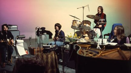 The Beatles en studio en 1969, une image qui illustre le documentaire de&nbsp;Peter Jackson "The Beatles : Get Back" distribué par Disney, et dont la sortie est prévue à l'été 2021. (WALT DISNEY MOTION PICTURES)