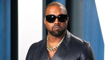 Kanye West, ici le 9 février 2020, et la rupture de ses contrats avec le label Def Jam et les marques Adidas, Balenciaga et Gap, suite à ses déclarations antisémites sur les réseaux sociaux début octobre 2022.&nbsp; (JEAN-BAPTISTE LACROIX / AFP)