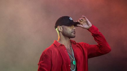 Le rappeur Booba lors du festival des Vieilles Charrues, à Carhaix-Plouger (Finistère), le 18 juillet 2019.&nbsp; (LOIC VENANCE / AFP)