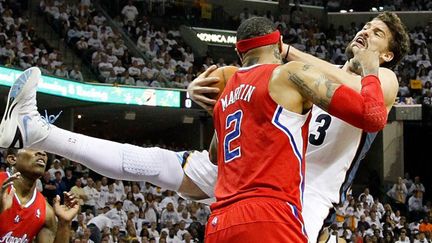 Combat féroce entre Marc Gasol, de Memphis, et Kenyon Martin, des Clippers