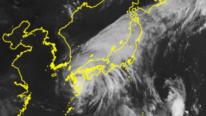 The Japan Meteorological Agency shows Typhoon Shanshan (bottom left) moving over the Kyushu region of Japan on August 29, 2024. (JAPAN METEOROLOGICAL AGENCY / AFP)