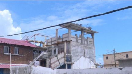 Une maison à Mayotte ravagée par le cyclone Chido