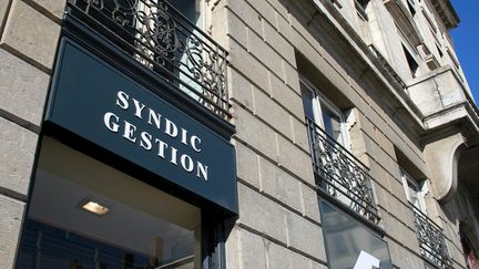 &nbsp; (Selon l'UFC-Que-Choisir, les gros syndics de copropriété pratiquent encore des tarifs excessifs ©Maxppp)