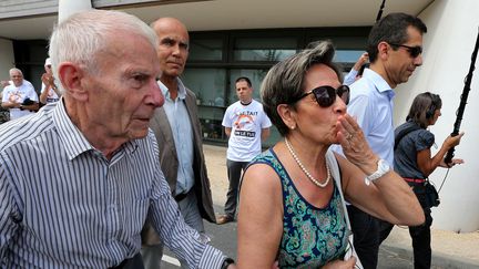 Les parents de Vincent Lambert &ndash; Pierre et Viviane Lambert &ndash;&nbsp;apr&egrave;s une rencontre avec le corps m&eacute;dical &agrave; l'h&ocirc;pital de Reims (Marne), le 23 juillet 2015. (FRANCOIS NASCIMBENI / AFP)