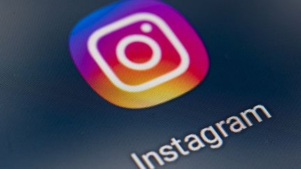 Le logo de l'application Instagram, le 21 janvier 2022. (FABIAN SOMMER / DPA / AFP)