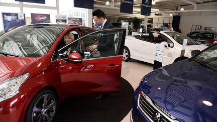 Un concessionnaire automobile à Nantes, le 1er avril 2015. (MAXPPP)